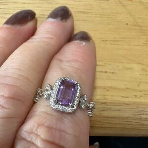 R34 Elegant Silver and Amethyst Gemstone Ring